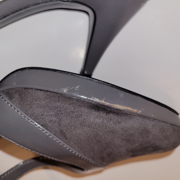 Bandolino gray heels size 8.5 m - Picture 3 of 12